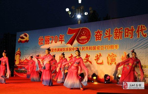 救援爱图画的男孩